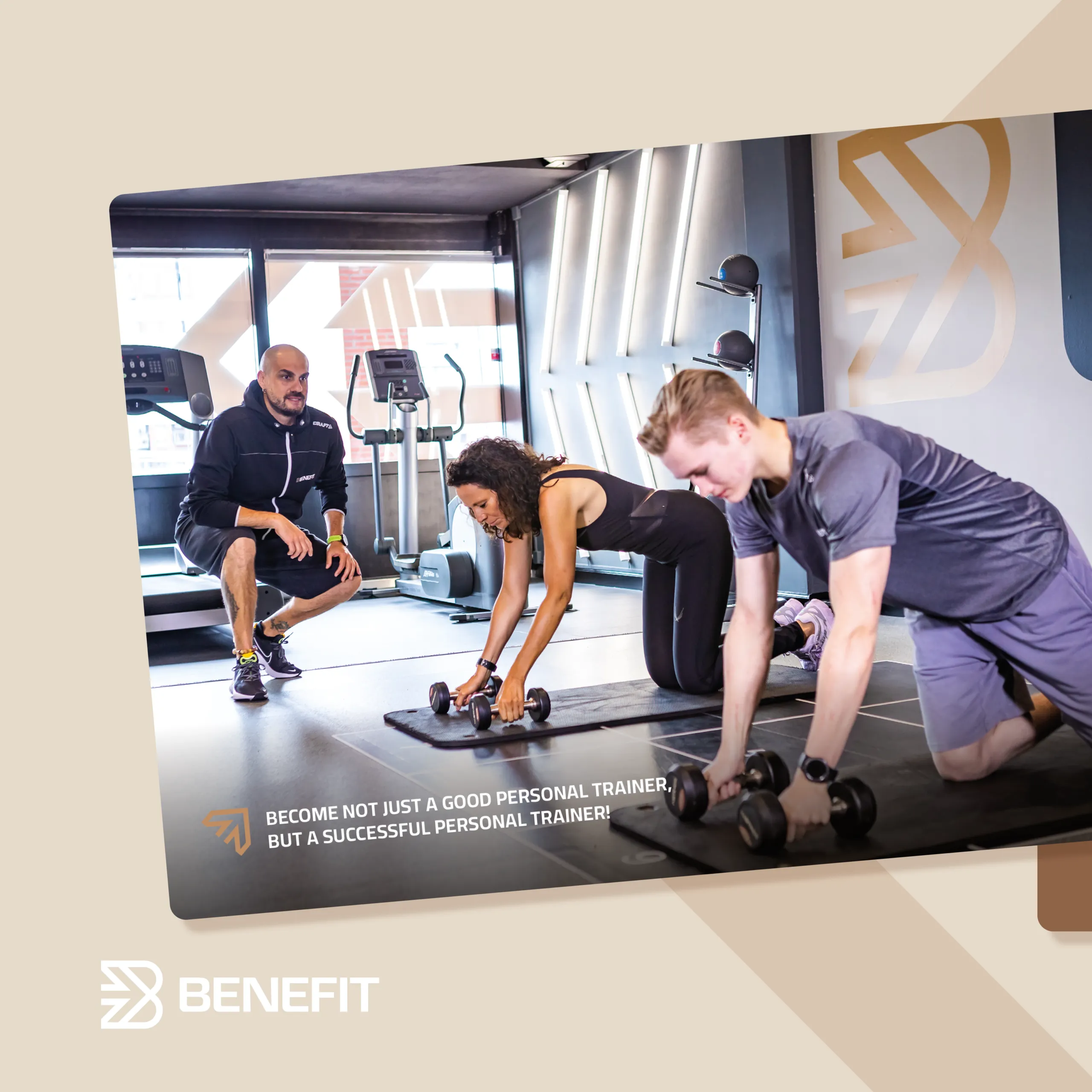 een foto van een trainingssituatie bij BeneFit Studio in Scheveningen met een personal trainer en twee klanten - door Fitbrand
