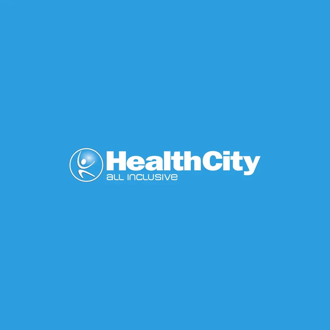 Logo HealthCity All inclusive in wit op lichtblauw, merkidentiteit door Peter van der Steege