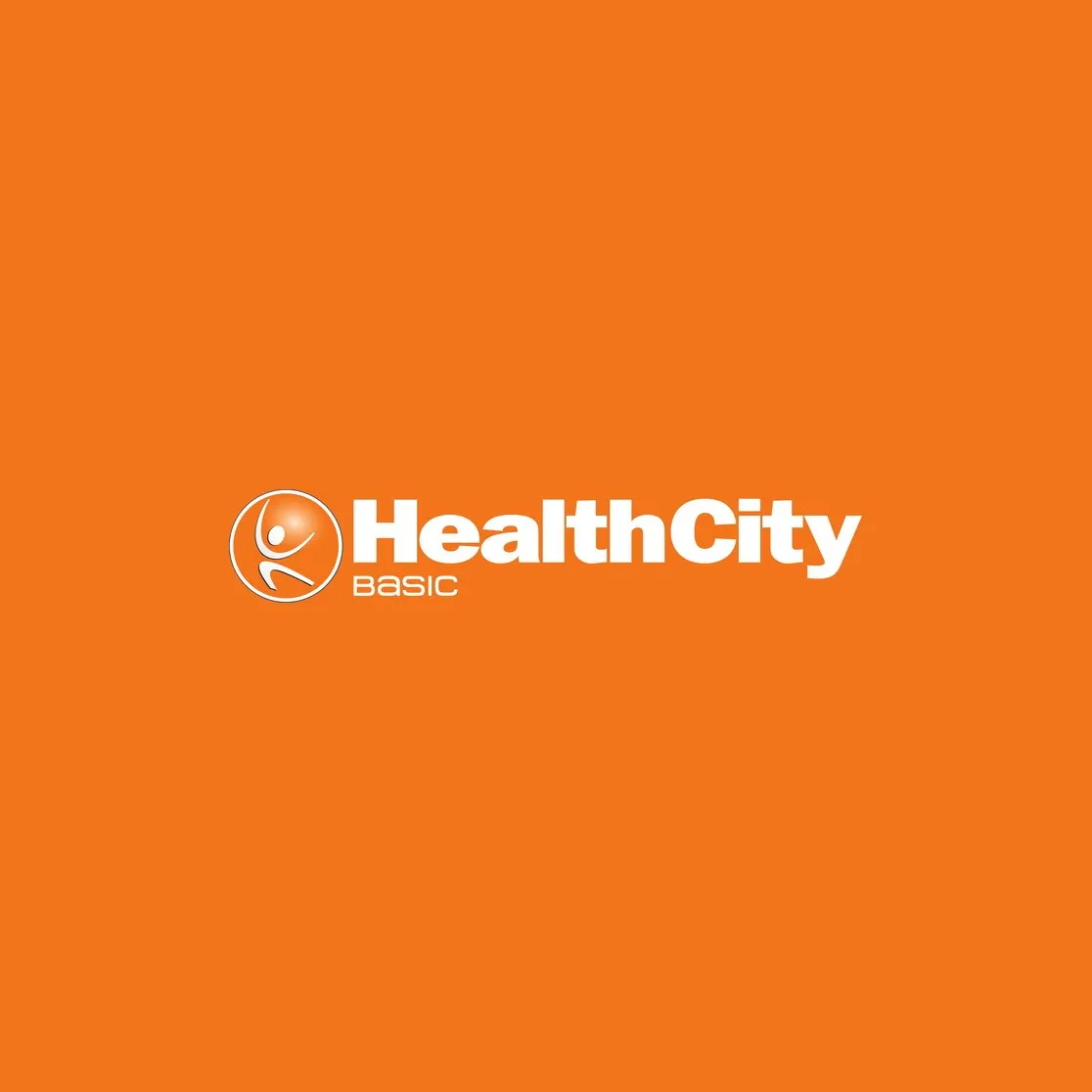 Logo HealthCity Basic in wit op oranje, merkidentiteit door Peter van der Steege