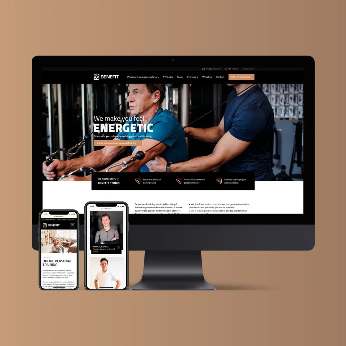 Website van BeneFIT Studio op een beeldscherm en twee telefoons. Webdesign door Fitbrand