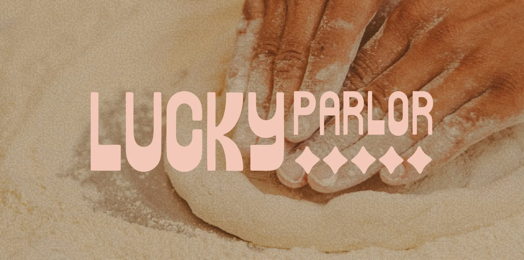 logo laten ontwerpen: de naam Lucky Parlor over een foto van handen die deeg kneden