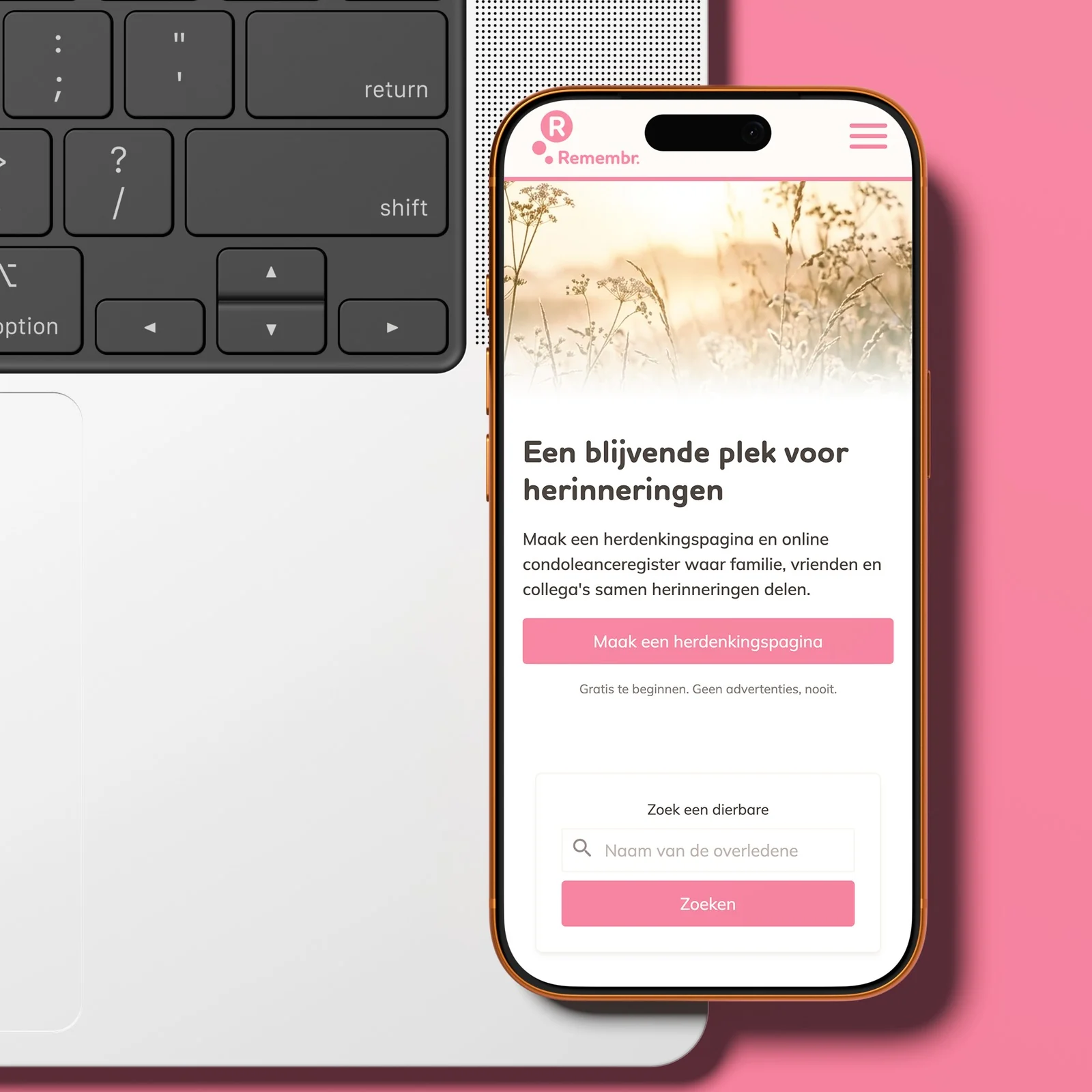 De nieuwe website van Remembr. op een telefoon naast een laptop. Door Fitbrand
